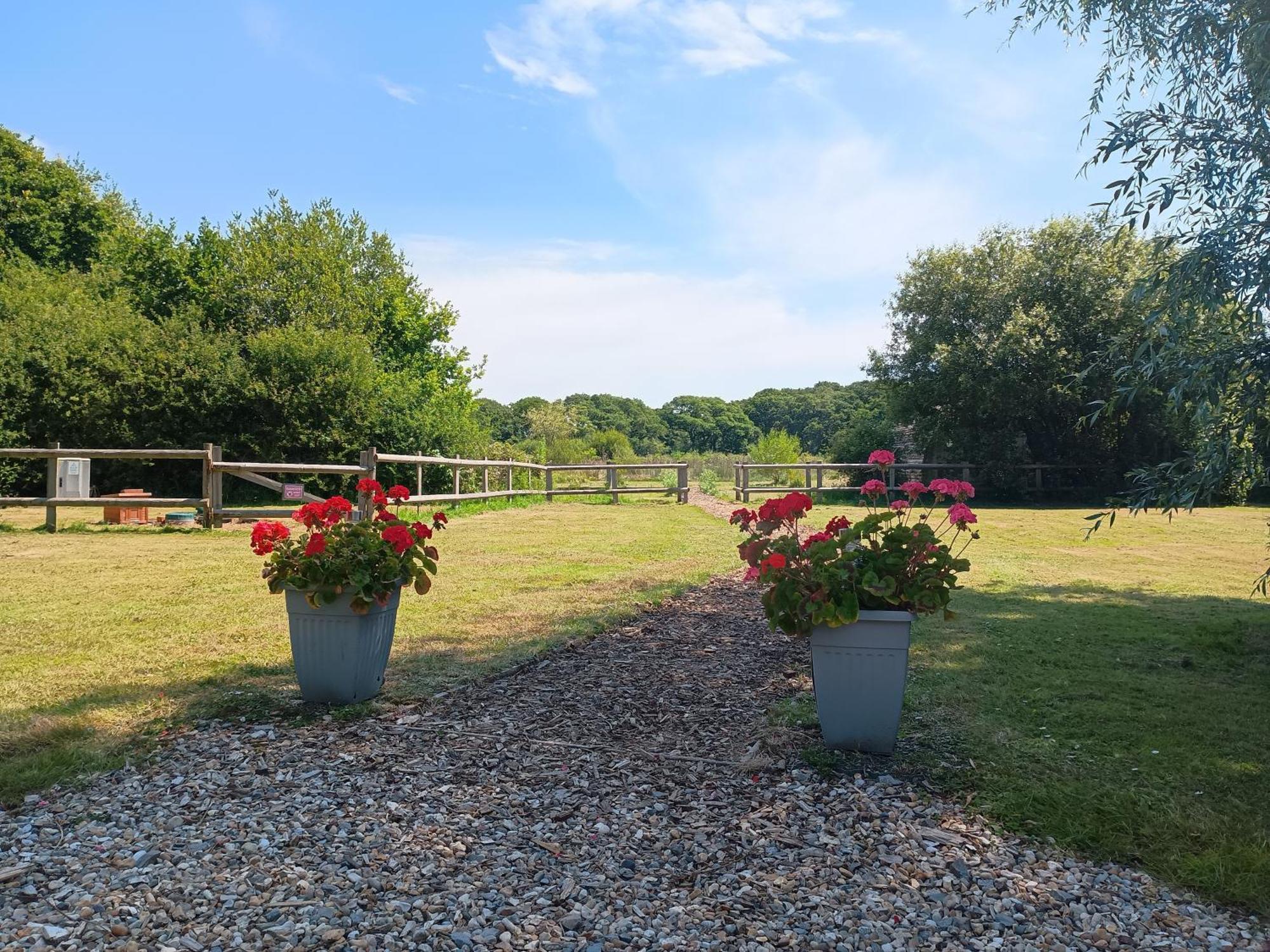 Cosy Cabins At Westfield Farm, Isle Of Wight Yarmouth  Extérieur photo